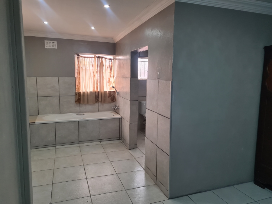 2 Bedroom Property for Sale in Roodepan Northern Cape